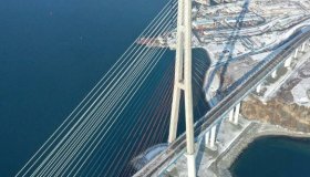 Владивосток первым в мире столкнулся с обледенением вантового моста